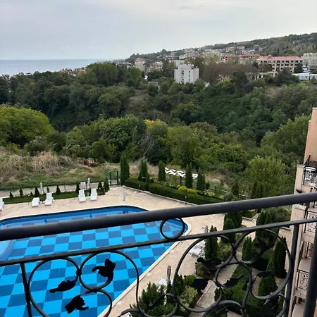 Blue Bay Apartment *